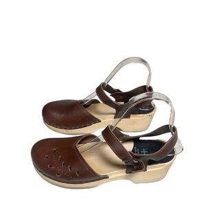 Sven Leaf Punch Clogs EU size 38/US size 8